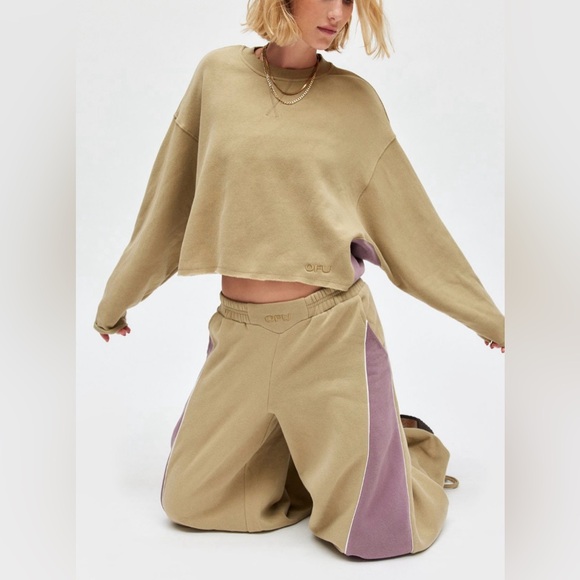 Urban Outfitters Tops - Urban Outfitters Pullover Sweatshirt
